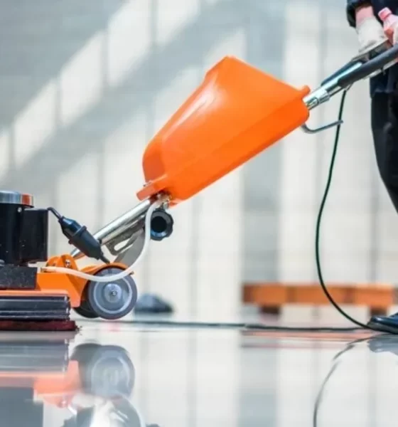 INDUSTRIAL & RETAIL CLEANING